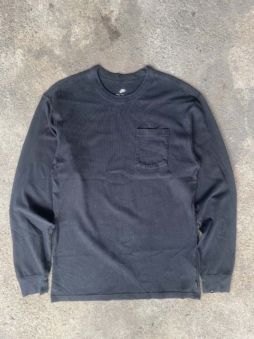 NIKE POCKET LONGSLEEVE (Category: Hoodies) located in Siniloan. Submitted by jv_anthony (Listing ID 1466094083, Image 1). Description: 19×28 ISSUE: MINIMAL HOLD ON RIFFINGS.