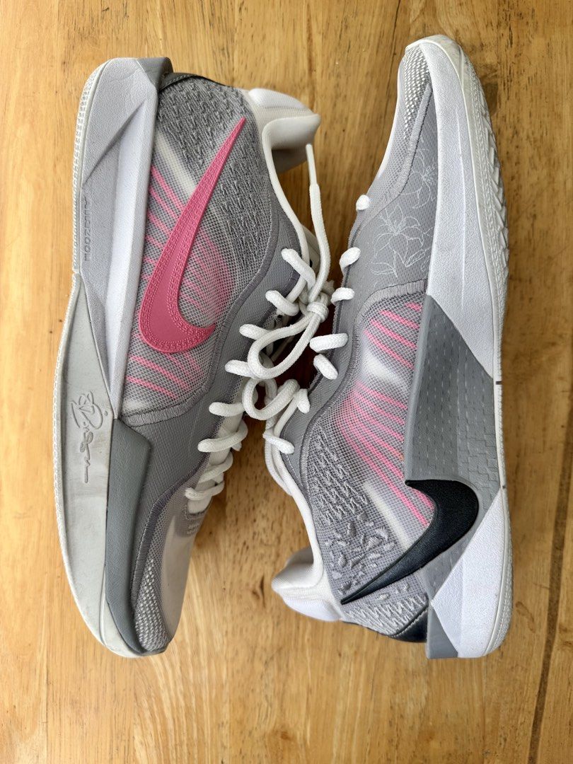 Nike Sabrina 2 “Lily” (Category: Sneakers) located in Quezon City. Submitted by leone.trading (Listing ID 1465998157, Image 1). Description: Nike Sabrina 2 'Lily' Size: US 7.5 Mens / US 9 Womens No box RFS: Downsizing collection Additional details: Pristine upper, no heel drags, no separation, pwedeng-pwede ipanglaro.