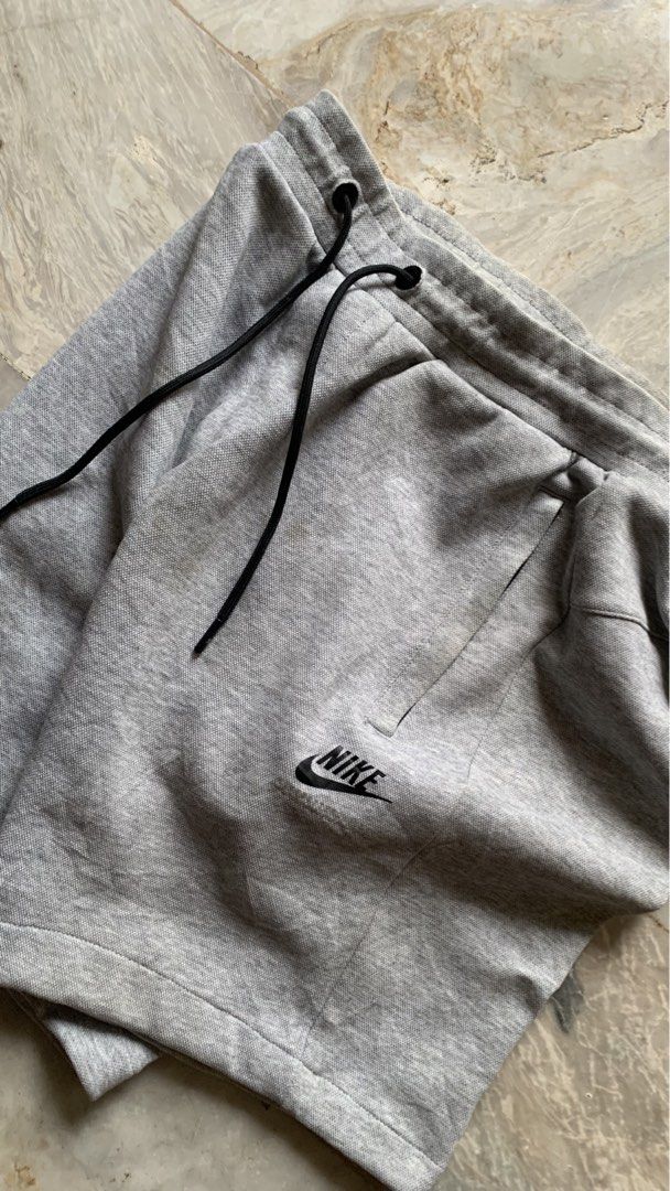 NIKE SHORTS (Category: Shorts) located in Kalibo. Submitted by _jimthrifts (Listing ID 1466144524, Image 2). Description: 📌 Dimes; - waist: 30 - 40 (Freewaist) - length: 18.5 - opening: 11 📌 Excellent condition and color rate 📌 no major issue need wash.