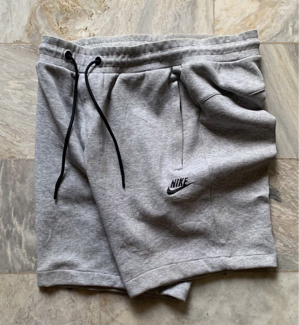 NIKE SHORTS (Category: Shorts) located in Kalibo. Submitted by _jimthrifts (Listing ID 1466144524, Image 1). Description: 📌 Dimes; - waist: 30 - 40 (Freewaist) - length: 18.5 - opening: 11 📌 Excellent condition and color rate 📌 no major issue need wash.