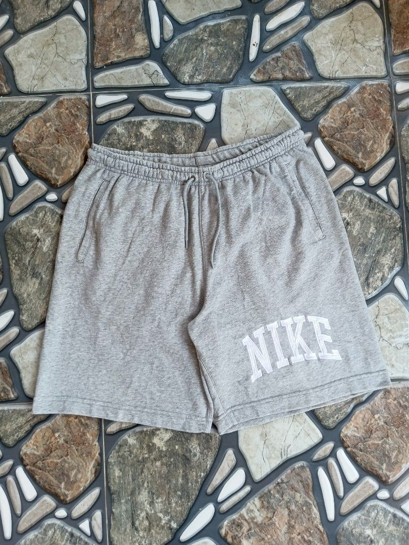 Nike spell out logo sweat short (Category: Shorts) located in Baggao. Submitted by thriftislife123 (Listing ID 1466041718, Image 2). Description: w:freewaist l:21 leg open:14 issue:none off/legit pm for more details.