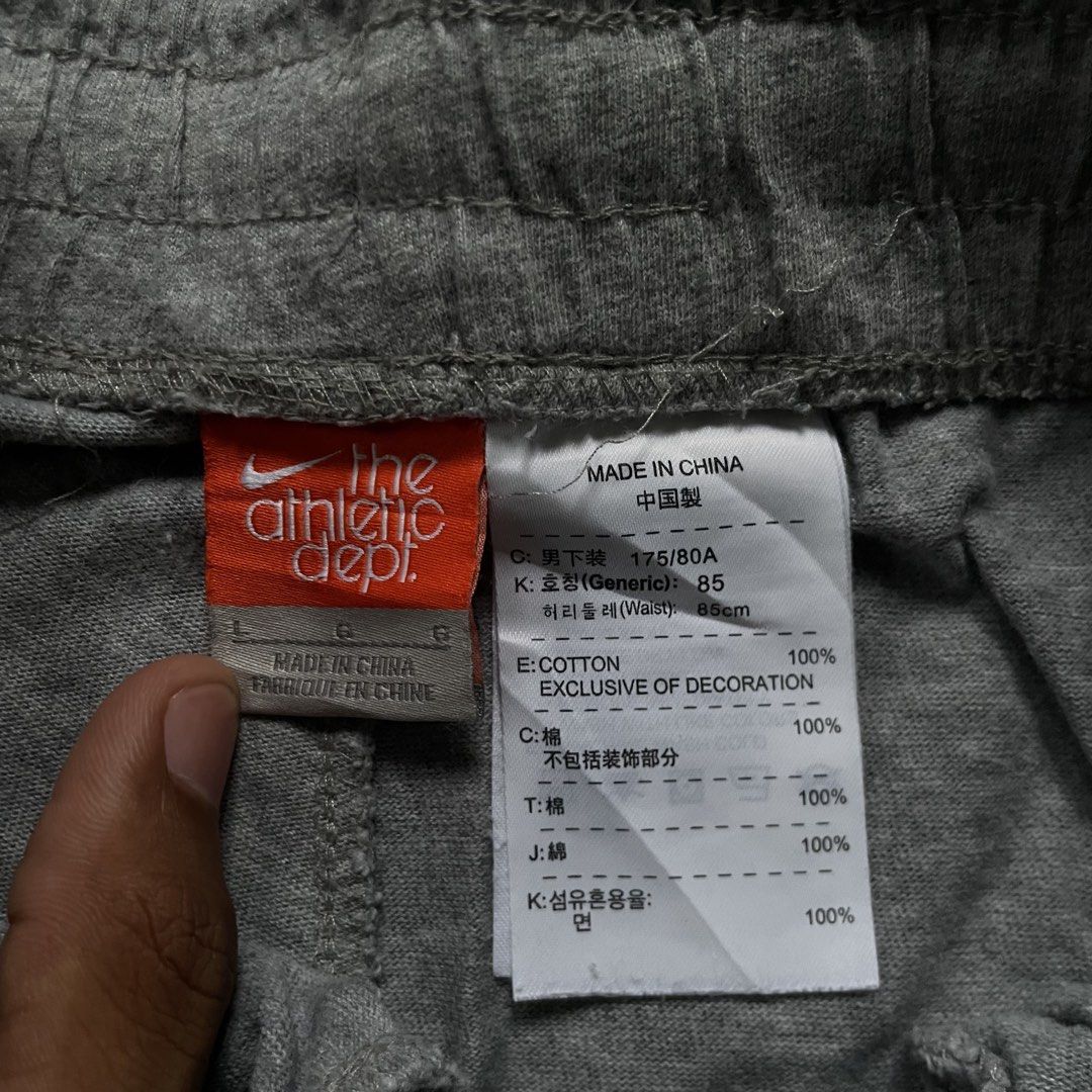 NIKE SWEATSHORT (Category: Shorts) located in Liloan. Submitted by retro_ken_finds (Listing ID 1465966978, Image 3). Description: 🔻Details🔻 GRAY SWEATSHORT (2) 📐𝐌𝐞𝐚𝐬𝐮𝐫𝐞𝐦𝐞𝐧𝐭 ( 𝒊𝒏 𝒊𝒏𝒄𝒉𝒆𝒔 ) ᴡᴀɪꜱᴛ: free | ʟᴇɴɢᴛʜ: 20 | ʜᴇᴍ: 11 • ᴄᴏɴᴅɪᴛɪᴏɴ: 9/10 • ᴄᴏʟᴏʀ ʀᴀᴛᴇ: 9/10 _______________________________ 🅼🅸🅽🅴: 400.