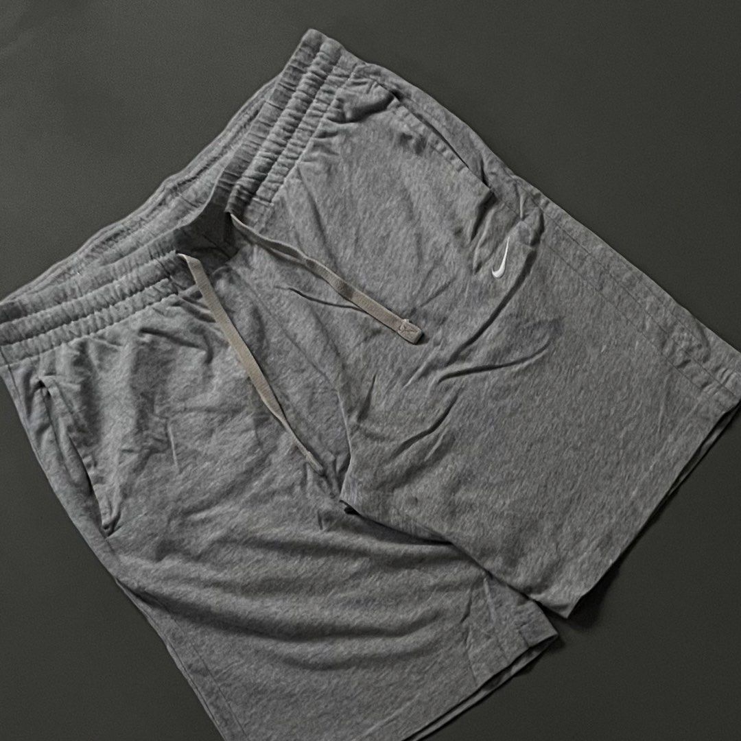 NIKE SWEATSHORT (Category: Shorts) located in Liloan. Submitted by retro_ken_finds (Listing ID 1465966978, Image 2). Description: 🔻Details🔻 GRAY SWEATSHORT (2) 📐𝐌𝐞𝐚𝐬𝐮𝐫𝐞𝐦𝐞𝐧𝐭 ( 𝒊𝒏 𝒊𝒏𝒄𝒉𝒆𝒔 ) ᴡᴀɪꜱᴛ: free | ʟᴇɴɢᴛʜ: 20 | ʜᴇᴍ: 11 • ᴄᴏɴᴅɪᴛɪᴏɴ: 9/10 • ᴄᴏʟᴏʀ ʀᴀᴛᴇ: 9/10 _______________________________ 🅼🅸🅽🅴: 400.