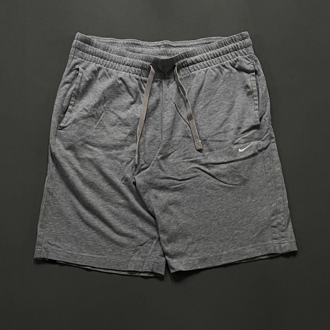 NIKE SWEATSHORT (Category: Shorts) located in Liloan. Submitted by retro_ken_finds (Listing ID 1465966978, Image 1). Description: 🔻Details🔻 GRAY SWEATSHORT (2) 📐𝐌𝐞𝐚𝐬𝐮𝐫𝐞𝐦𝐞𝐧𝐭 ( 𝒊𝒏 𝒊𝒏𝒄𝒉𝒆𝒔 ) ᴡᴀɪꜱᴛ: free | ʟᴇɴɢᴛʜ: 20 | ʜᴇᴍ: 11 • ᴄᴏɴᴅɪᴛɪᴏɴ: 9/10 • ᴄᴏʟᴏʀ ʀᴀᴛᴇ: 9/10 _______________________________ 🅼🅸🅽🅴: 400.