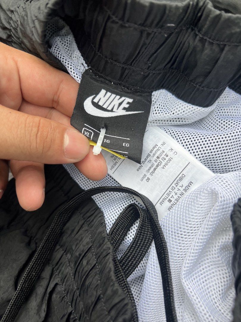 Nike Trackpants (Category: Activewear) located in Manila. Submitted by jamesgrefi35527 (Listing ID 1466111391, Image 3). Description: Dm.