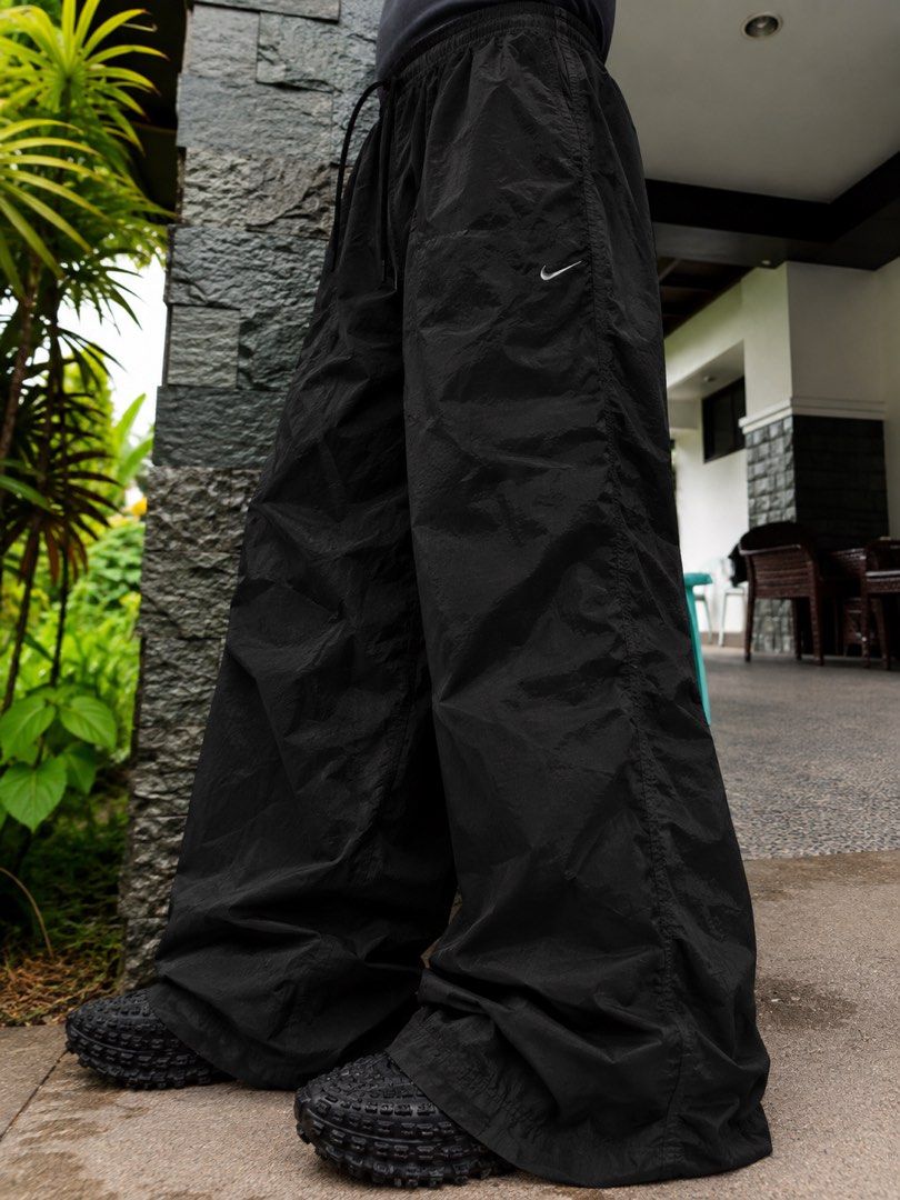 Nike Trackpants (Category: Activewear) located in Manila. Submitted by jamesgrefi35527 (Listing ID 1466112254, Image 1). Description: Dm.
