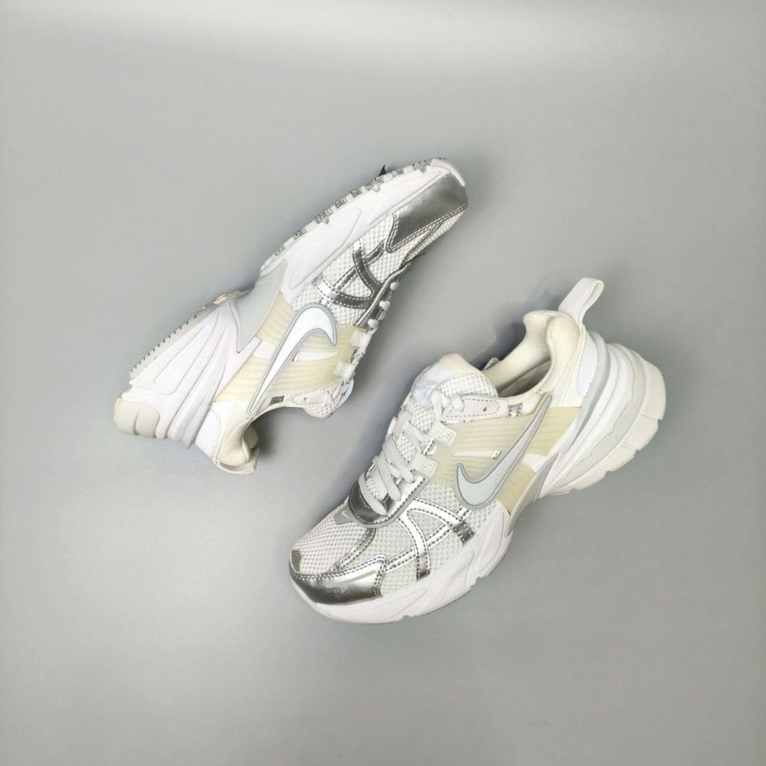 NIKE V2K RUN SNEAKERS (Category: Sneakers) located in Baguio. Submitted by nikholeisshop29 (Listing ID 1465996617, Image 1). Description: NIKE V2K RUN SNEAKERS 1,880 + SF Size: 23 cm | 6 US | EU 36.5 Excellent Condition No issues •Location: Baguio city •We ship nationwide •No COD/COP •MOP: GCASH/BDO 📩DM for inquiries.
