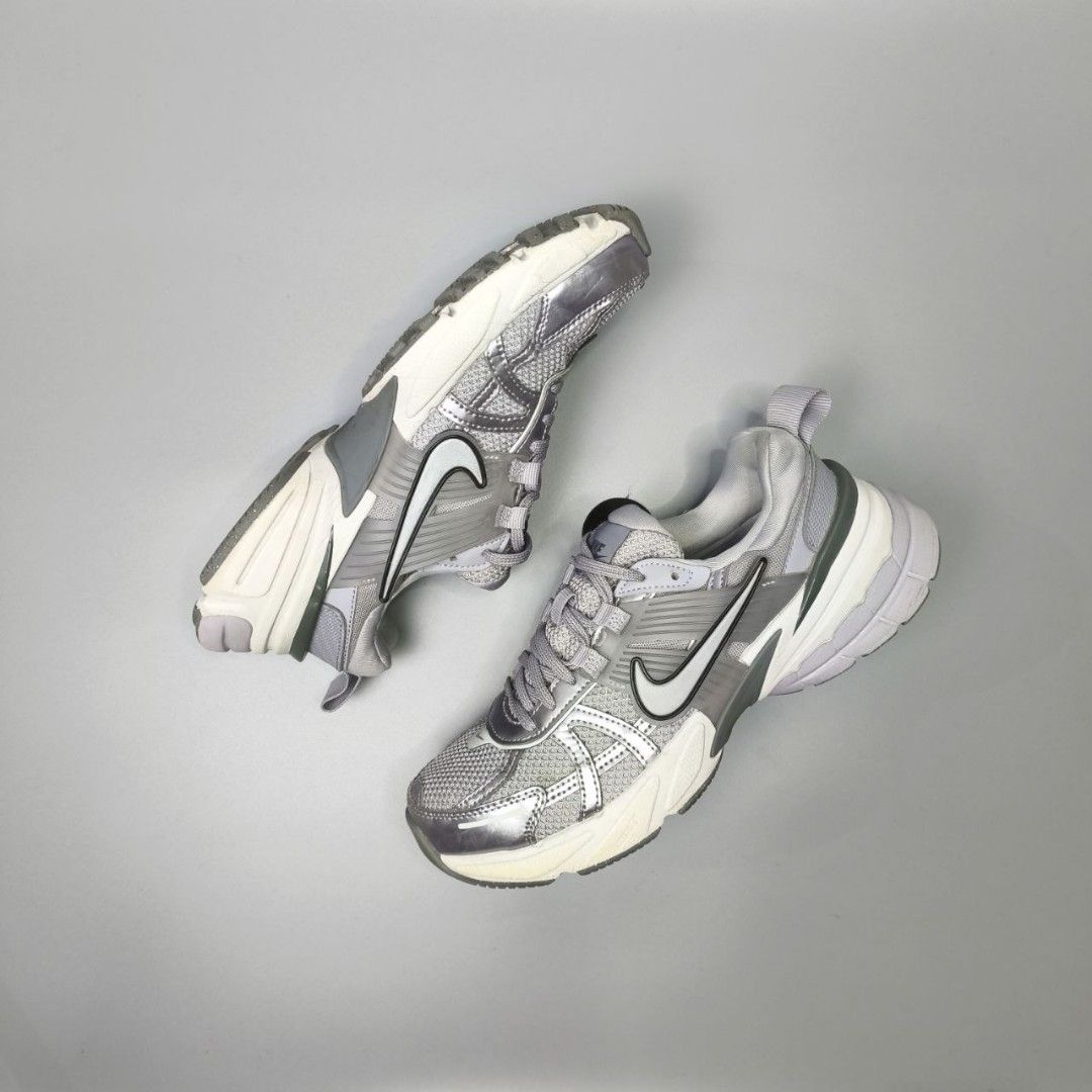NIKE V2K RUN SNEAKERS (Category: Sneakers) located in Baguio. Submitted by nikholeisshop29 (Listing ID 1465996971, Image 1). Description: NIKE V2K RUN SNEAKERS 1,880 + SF Size: 24.5 cm | 7.5 US | EU 38.5 Excellent Condition No issues •Location: Baguio city •We ship nationwide •No COD/COP •MOP: GCASH/BDO 📩DM for inquiries.