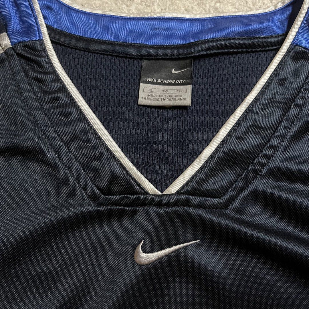 Nike vintage tank top (Category: Activewear) located in Coron. Submitted by tr1p2thr1ft (Listing ID 1465977139, Image 2). Description: 22.5 by 29 Best fit Xl As new condition No issue Juan Miguel Mondejar (fb acc).