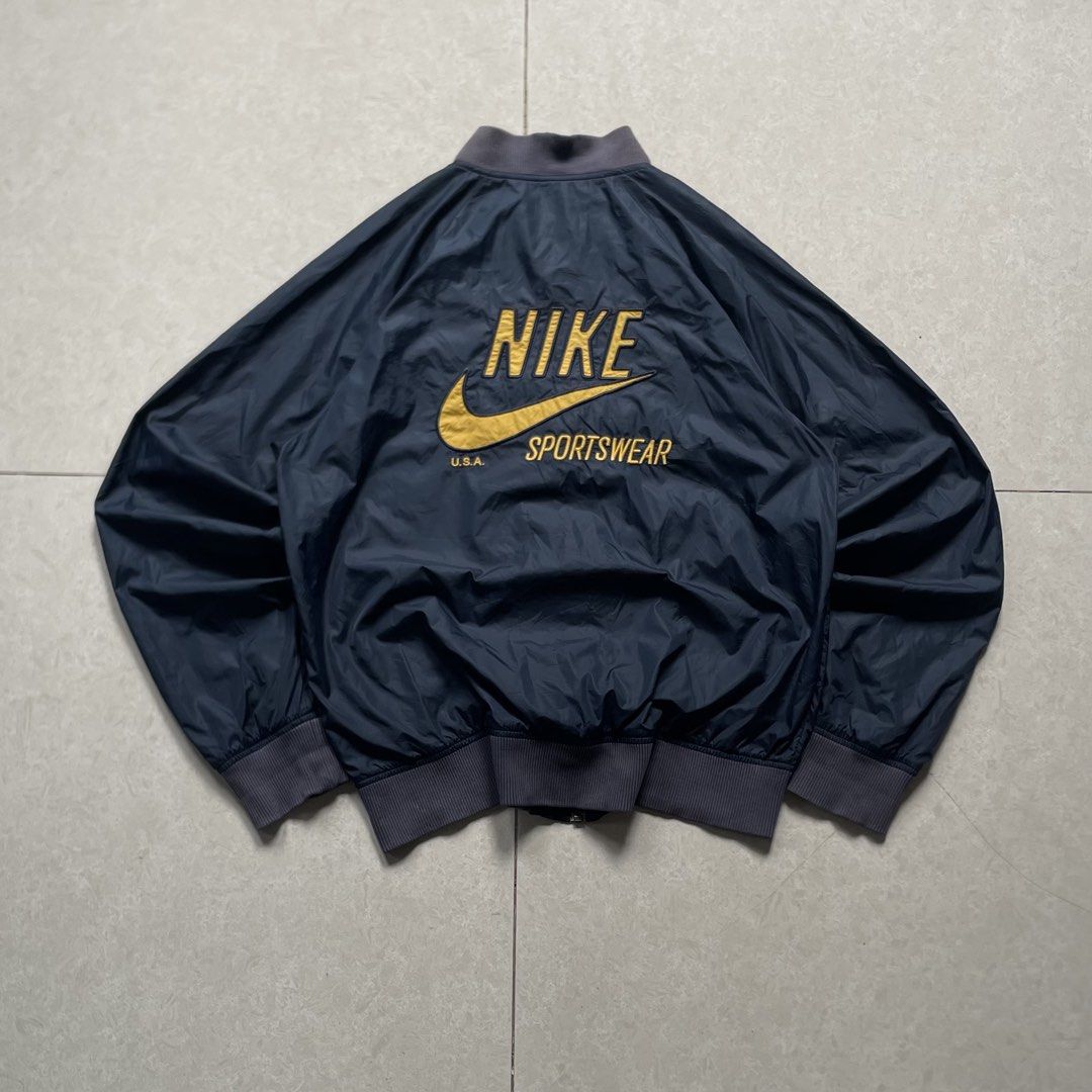 NIKE VINTAGE WINBREAKER (Category: Activewear) located in Liloan. Submitted by retro_ken_finds (Listing ID 1465964044, Image 1). Description: (NIKE VINTAGE WINDBREAKER) 📐𝐌𝐞𝐚𝐬𝐮𝐫𝐞𝐦𝐞𝐧𝐭 ( 𝒊𝒏 𝒊𝒏𝒄𝒉𝒆𝒔 ) ᴡɪᴅᴛʜ: 22 | ʟᴇɴɢᴛʜ: 25 • ᴄᴏɴᴅɪᴛɪᴏɴ: 9/10 • ᴄᴏʟᴏʀ ʀᴀᴛᴇ: 9/10 _______________________________ 🅼🅸🅽🅴: 600.