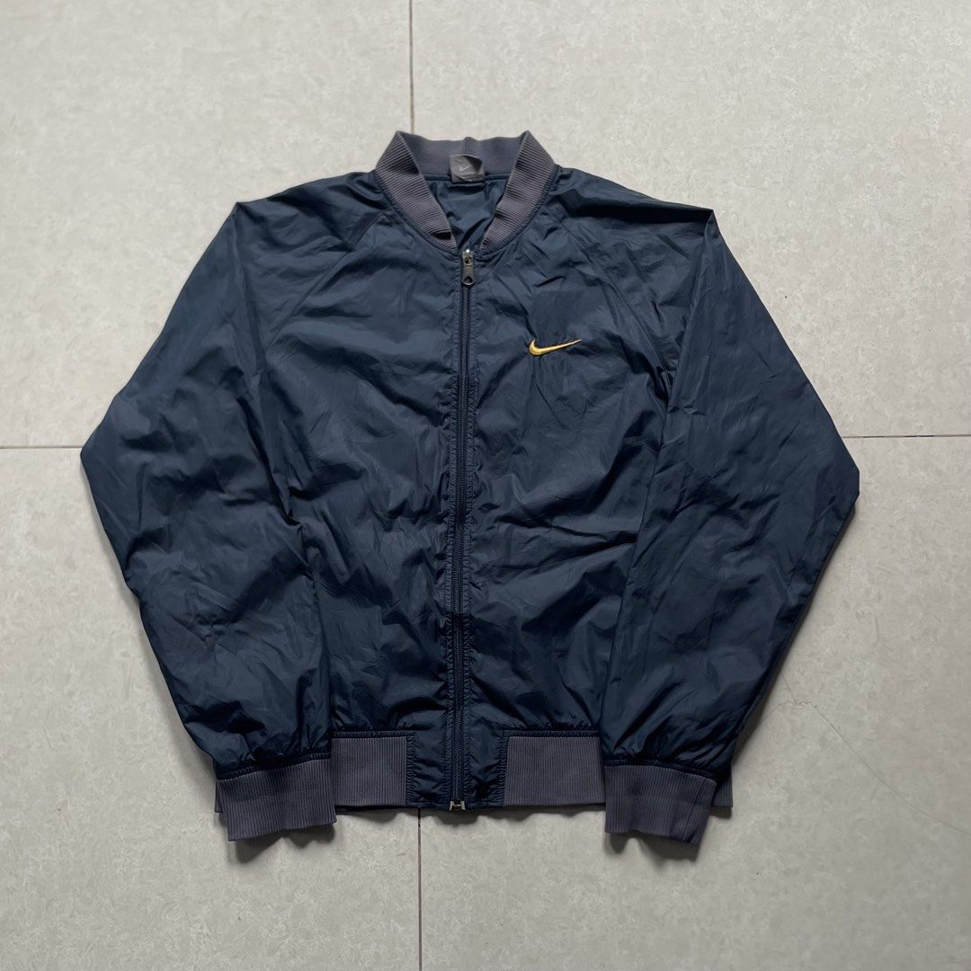NIKE VINTAGE WINBREAKER (Category: Activewear) located in Liloan. Submitted by retro_ken_finds (Listing ID 1465964044, Image 2). Description: (NIKE VINTAGE WINDBREAKER) 📐𝐌𝐞𝐚𝐬𝐮𝐫𝐞𝐦𝐞𝐧𝐭 ( 𝒊𝒏 𝒊𝒏𝒄𝒉𝒆𝒔 ) ᴡɪᴅᴛʜ: 22 | ʟᴇɴɢᴛʜ: 25 • ᴄᴏɴᴅɪᴛɪᴏɴ: 9/10 • ᴄᴏʟᴏʀ ʀᴀᴛᴇ: 9/10 _______________________________ 🅼🅸🅽🅴: 600.