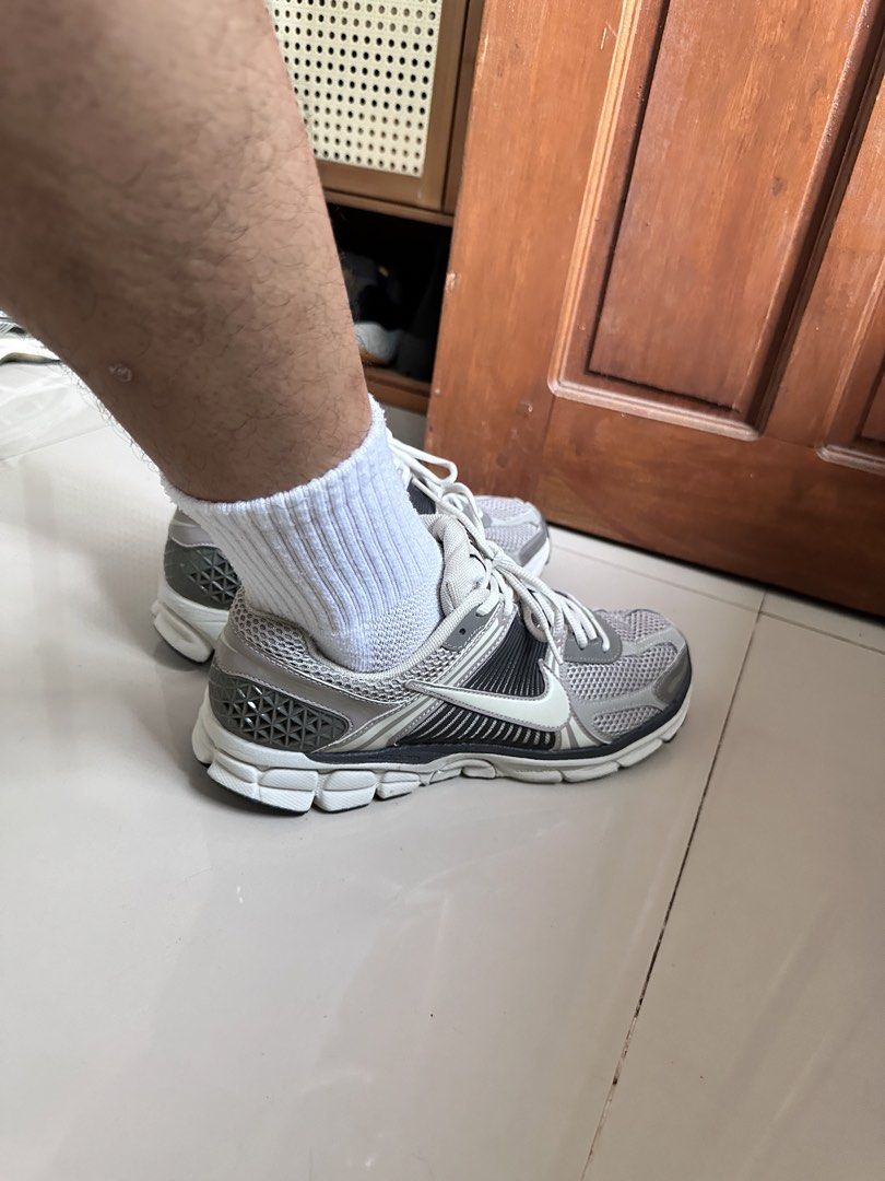 Nike Vomero 5 (Category: Casual Shoes) located in Manila. Submitted by nilodanzcuadra (Listing ID 1466035697, Image 2). Description: Size 9-9.5 mens 43 eur Excellent condition Pre loved Loc: north caloocan.