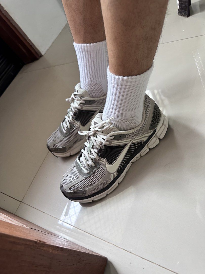Nike Vomero 5 (Category: Casual Shoes) located in Manila. Submitted by nilodanzcuadra (Listing ID 1466035697, Image 1). Description: Size 9-9.5 mens 43 eur Excellent condition Pre loved Loc: north caloocan.