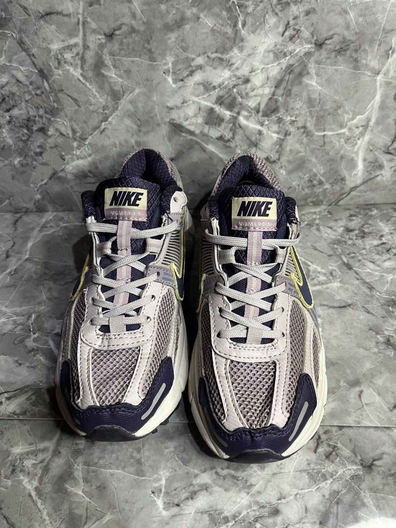 NIKE VOMERO 5 (Category: Sneakers) located in Manila. Submitted by labuntogra93349 (Listing ID 1466080127, Image 1). Description: NIKE VOMERO 5 38.5 eur.