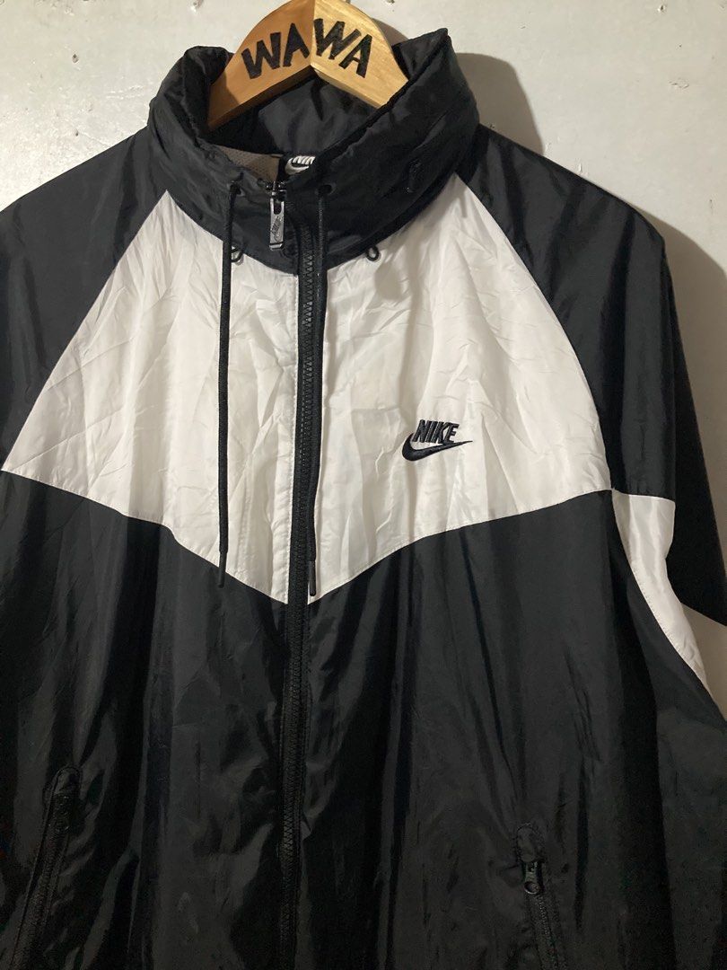 NIKE WINDBREAKER (Category: Coats, Jackets and Outerwear) located in Naga. Submitted by wwy3ips (Listing ID 1466101050, Image 2). Description: NIKE WINDBREAKER XL ON TAG 26 WIDTH 27 LENGTH EXCELLENT CONDITION NO ISSUE BOXY TYPE PACKABLE HOOD.