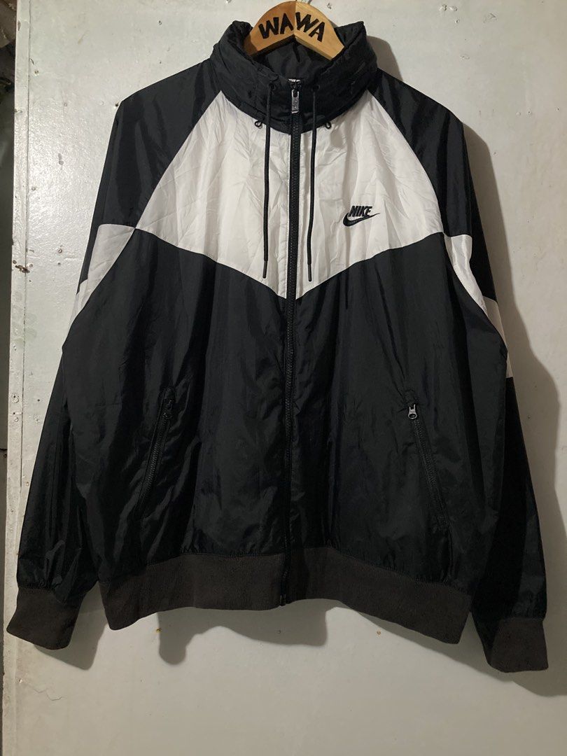 NIKE WINDBREAKER (Category: Coats, Jackets and Outerwear) located in Naga. Submitted by wwy3ips (Listing ID 1466101050, Image 1). Description: NIKE WINDBREAKER XL ON TAG 26 WIDTH 27 LENGTH EXCELLENT CONDITION NO ISSUE BOXY TYPE PACKABLE HOOD.