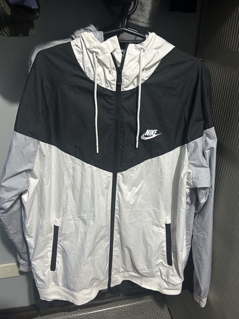 Nike Windbreaker tritone (Category: Coats, Jackets and Outerwear) located in Baguio. Submitted by typical.reseller (Listing ID 1466077459, Image 2). Description: - Authentic Nike windrunner jacket - large 29x23 Excellent condition.