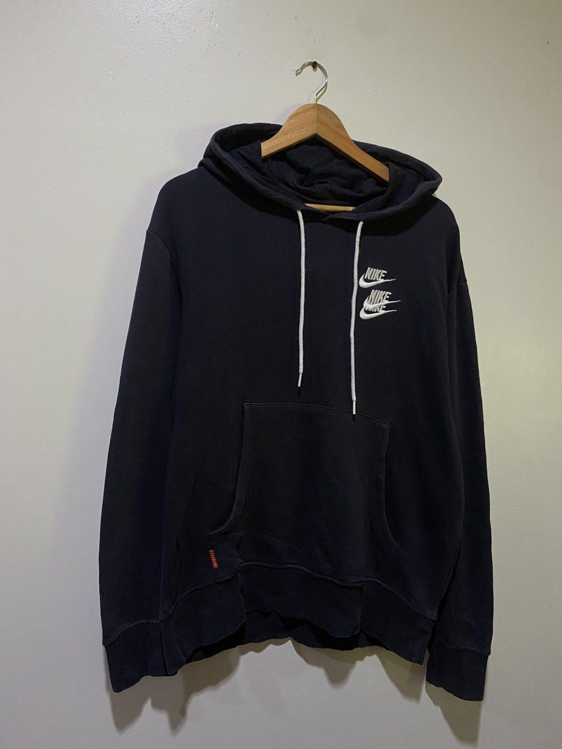 Nike worldtour hoodie (Category: Coats, Jackets and Outerwear) located in Nagcarlan. Submitted by nsh.c (Listing ID 1465968022, Image 2). Description: Excellent condition Cr:9.3/10 Dimes:28X22 All goods padin .
