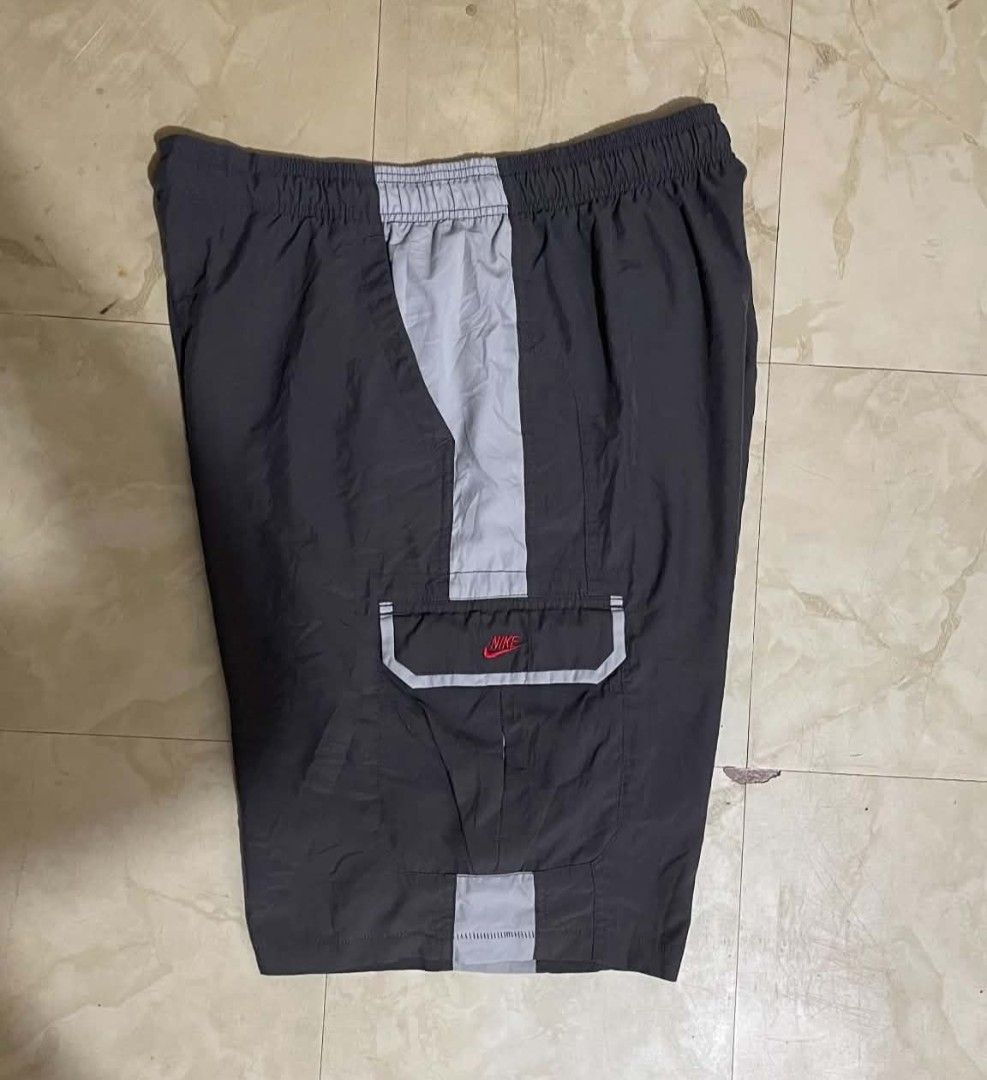 Nike y2k cargo short (Category: Shorts) located in Manila. Submitted by partidothrift (Listing ID 1466121018, Image 2). Description: .