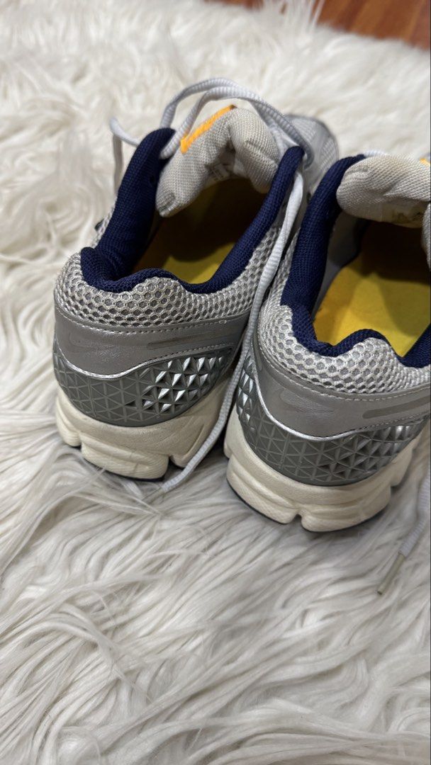 Nike Zoom Vomero 5 (Category: Sneakers) located in Manila. Submitted by maria_mk (Listing ID 1466088731, Image 3). Description: NO MORE BOX Zoom Vomero 5 Pute Platinum and Laser Orange.