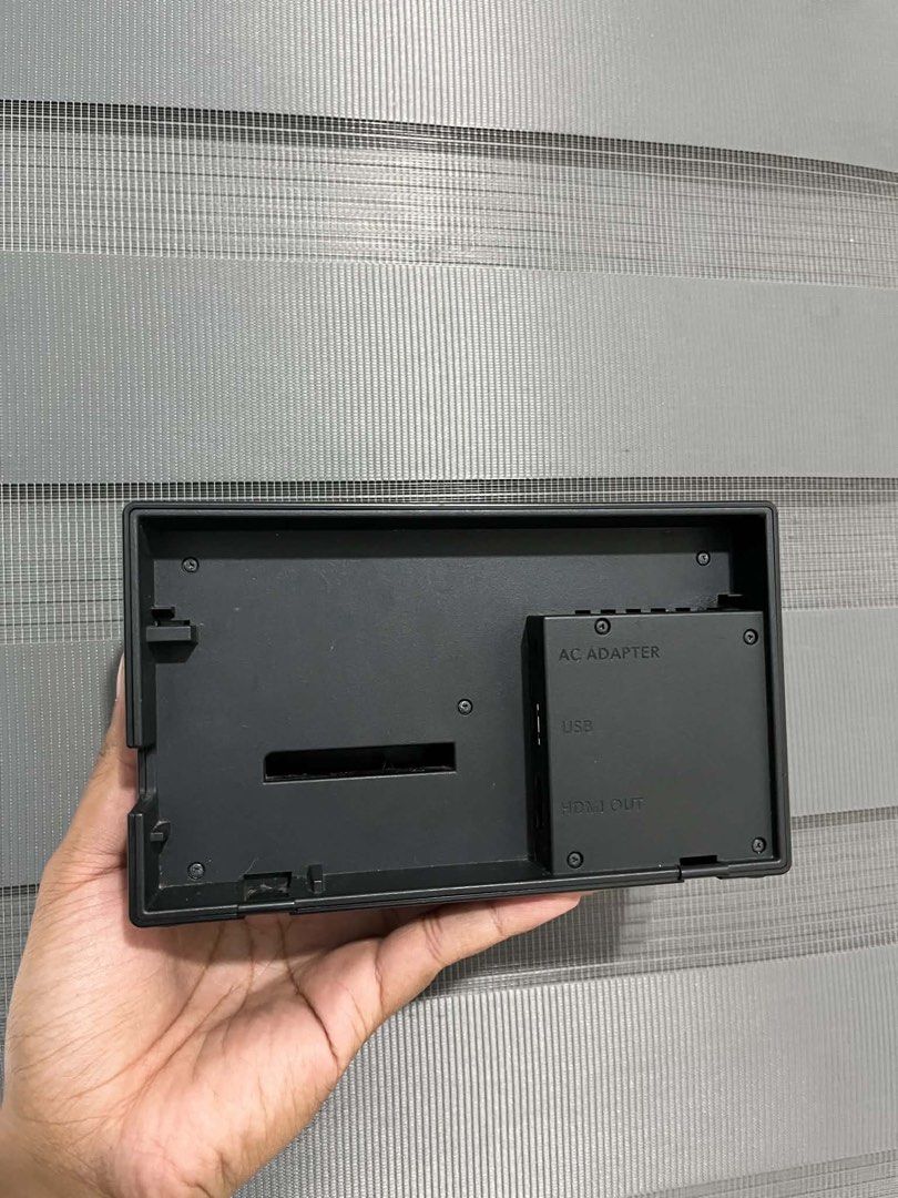 Nintendo switch dock (Category: Nintendo) located in Quezon City. Submitted by all_about_retro (Listing ID 1466113183, Image 2). Description: Nintendo switch dock Pokemon let’s go Tested ok Meron ako video dito na working siya Missing back cover pero hindi nmn nakaka apekto sa performance takip lang nmn wala Pickup.