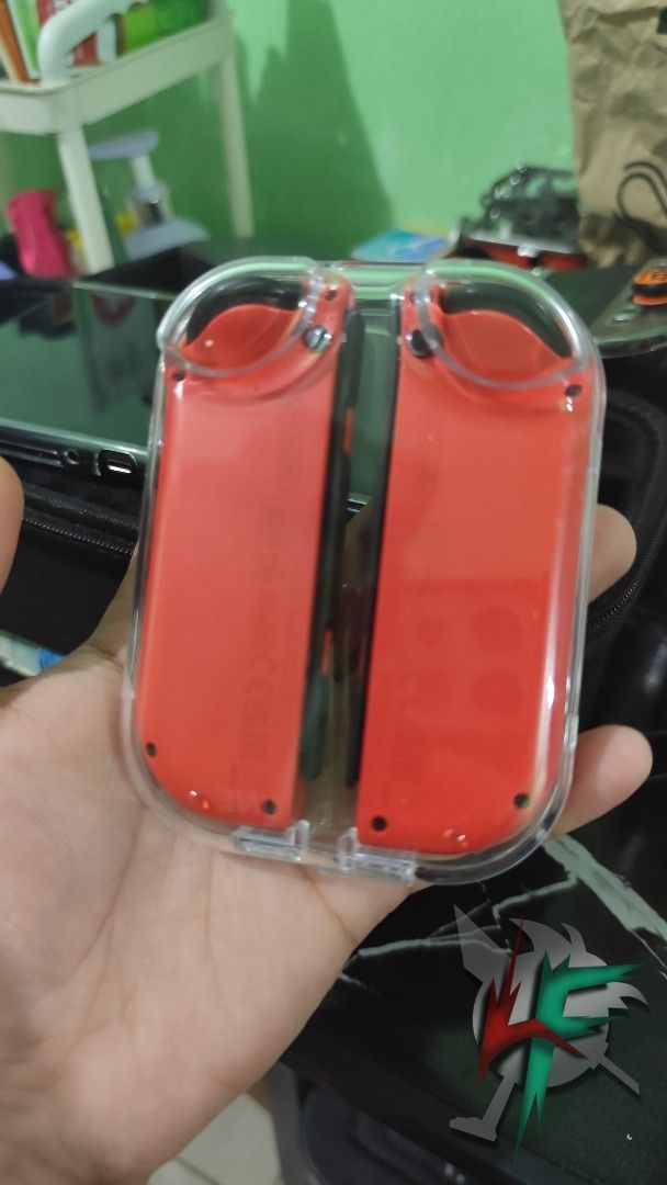 Nintendo Switch JOYCON "Mario Red Edition" (Authentic) (Category: Nintendo) located in Taguig. Submitted by love.figures.toy.shop (Listing ID 1466037635, Image 3). Description: Nintendo Switch Joycon Super Mario Red Limited Edition Authentic Nintendo Product No Issue, Good Condition With Free Travel Case.