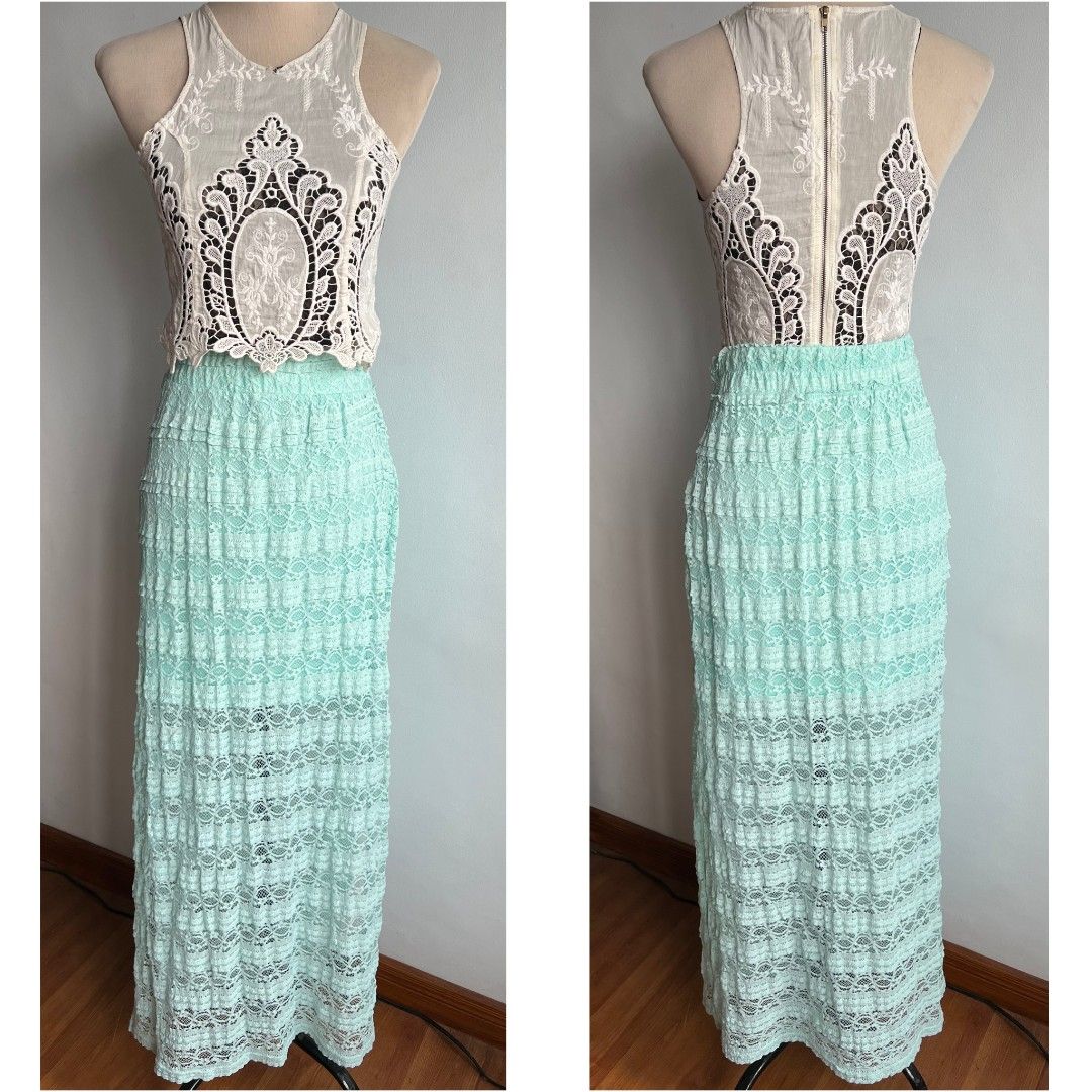 No Boundaries Lace Maxi Skirt (Category: Skirts) located in Quezon City. Submitted by rosepam (Listing ID 1465980958, Image 2). Description: No Boundaries Mint Lace Maxi Skirt With lining Slit on both sides (20.5") Size on tag: M (7-9) Elastic waist 29-38 FIX PRICE Measurements posted for reference.