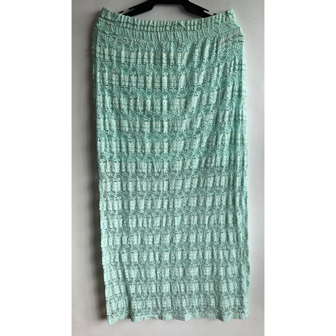 No Boundaries Lace Maxi Skirt (Category: Skirts) located in Quezon City. Submitted by rosepam (Listing ID 1465980958, Image 3). Description: No Boundaries Mint Lace Maxi Skirt With lining Slit on both sides (20.5") Size on tag: M (7-9) Elastic waist 29-38 FIX PRICE Measurements posted for reference.