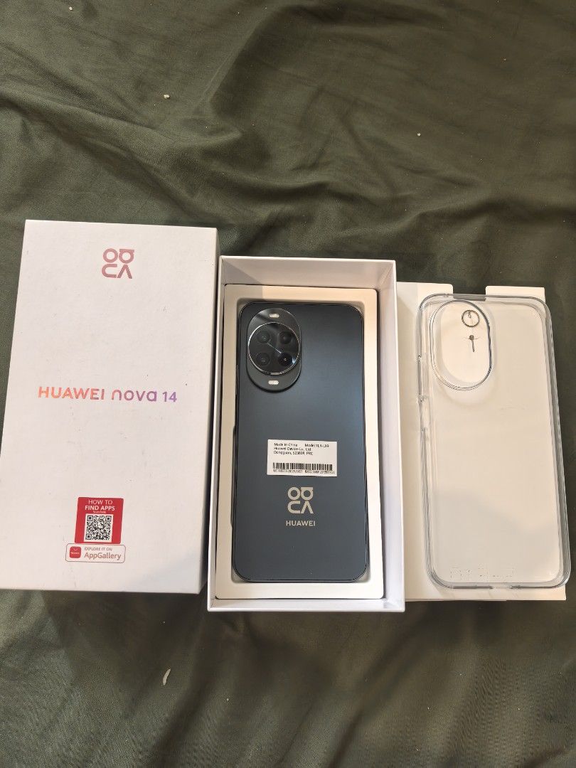 Nova 14 (Category: Huawei) located in Muntinlupa City. Submitted by blessed_ming.ph (Listing ID 1466155382, Image 2). Description: Almost new Nova 14 Black 256 gb.