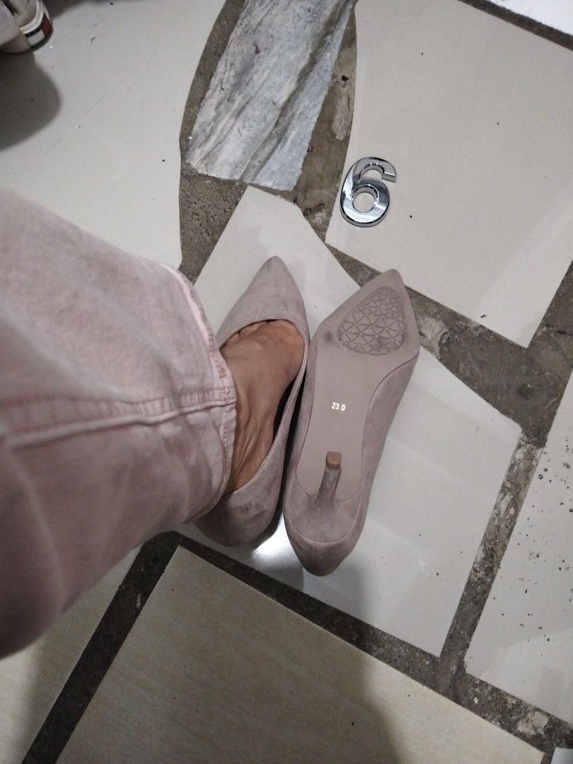 Nude (Category: Heels) located in El Salvador. Submitted by francheskaukayukay (Listing ID 1466023396, Image 3). Description: .
