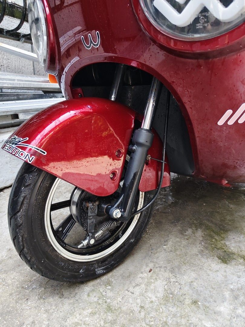 Nwow erv 2 (Category: Wheelchairs) located in Manila. Submitted by yhinyhang (Listing ID 1465958019, Image 2). Description: 29,8 nlng kaka1yr plng 2025 model last yr lng bnli bgsak price Bought for 43,000 but selling 29,8 nlng Complete with orig charger, orig keys. The NWOW ERV2 is a 3-wheel electric scooter designed for daily commuting, featuring a 48V/20Ah lead-acid battery, 350W differential motor, and a 60-70 km range. It has a top speed of 2