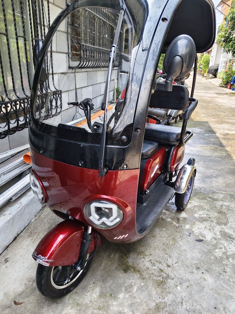 Nwow erv 2 (Category: Wheelchairs) located in Manila. Submitted by yhinyhang (Listing ID 1465958019, Image 3). Description: 29,8 nlng kaka1yr plng 2025 model last yr lng bnli bgsak price Bought for 43,000 but selling 29,8 nlng Complete with orig charger, orig keys. The NWOW ERV2 is a 3-wheel electric scooter designed for daily commuting, featuring a 48V/20Ah lead-acid battery, 350W differential motor, and a 60-70 km range. It has a top speed of 2