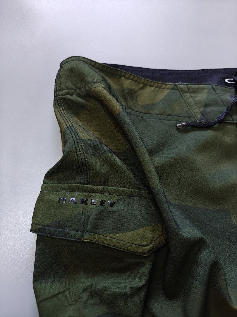 Oakley (Category: Shorts) located in Alaminos. Submitted by paldonats (Listing ID 1465984803, Image 3). Description: ◾Size : 36 on tag ◾Dimes : W36", L21.5" ◾GOOD CONDITION! *ISSUE SEE LAST PHOTO, BAGO PA FABRIC MAY ISSUE LANG ◾WASHED W/ FABCON AND READY TO WEAR 🛒Price : + Shipping fee.