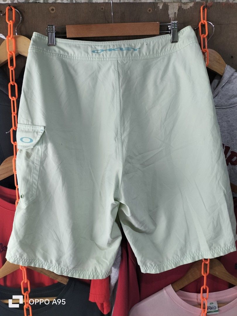 Oakley (Category: Shorts) located in Baler. Submitted by jaydeebaltazar (Listing ID 1466018352, Image 3). Description: Y2k Oakley good excellent no issue size. 32to34 x 22.