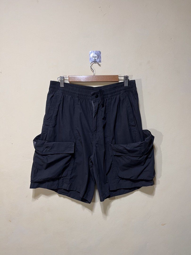 Oakley Outdoor Cargo Shorts (Category: Coats, Jackets and Outerwear) located in Naga. Submitted by davinci_25 (Listing ID 1466091384, Image 1). Description: dimes: 31-34 width x 18.5 length issue: none condition: like new condition (9.8/10) color rate: 9.8/10.