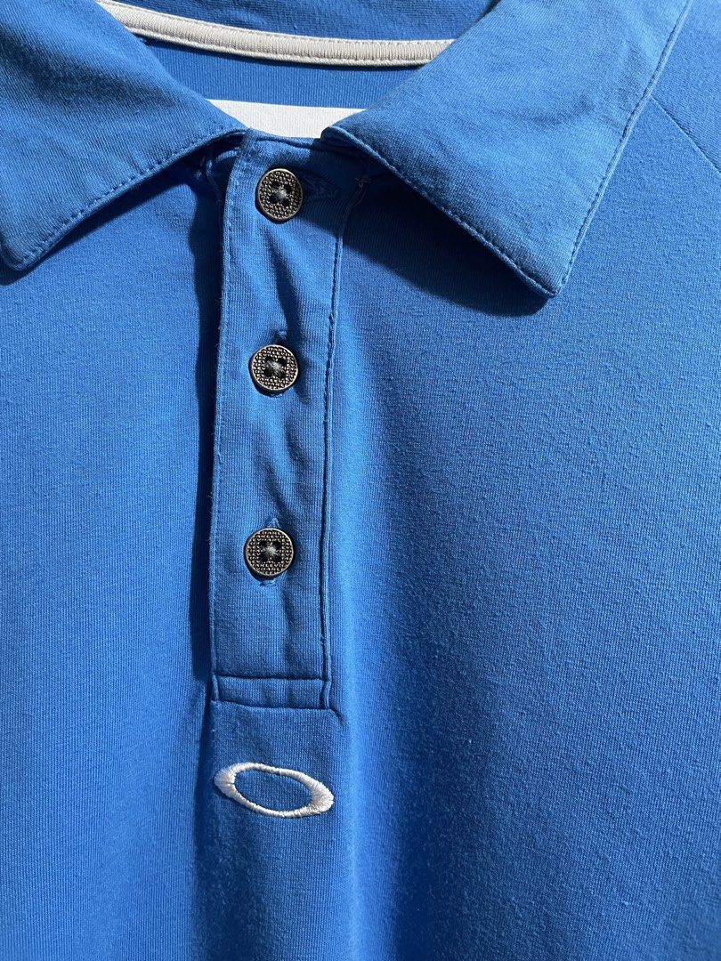 Oakley Poloshirt (Category: Activewear) located in Cabuyao City. Submitted by jeirussamson897 (Listing ID 1466046966, Image 2). Description: Oakley Poloshirt medium 22 width 29 length stretchable excelelnt condition has sign of ussage needwash ob neckline hairline on bottom prints cut washtag 9/10 649+sf.