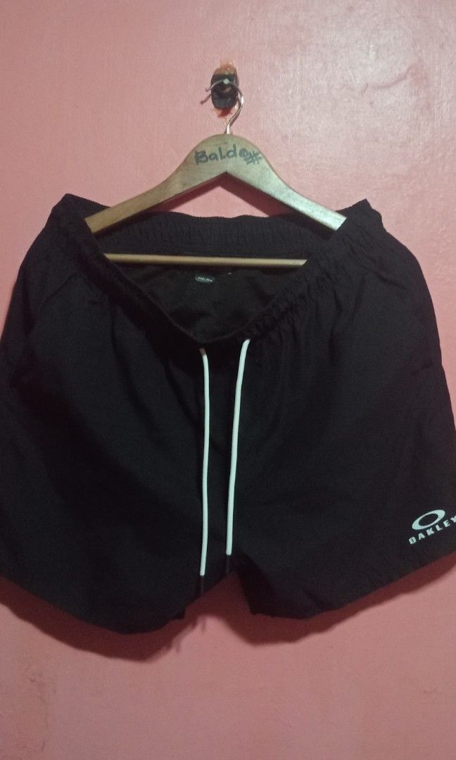 Oakley short above the knee (Category: Shorts) located in Cebu City. Submitted by 19baldo73 (Listing ID 1465975030, Image 3). Description: Oakley size large excellent as new condition no issue.