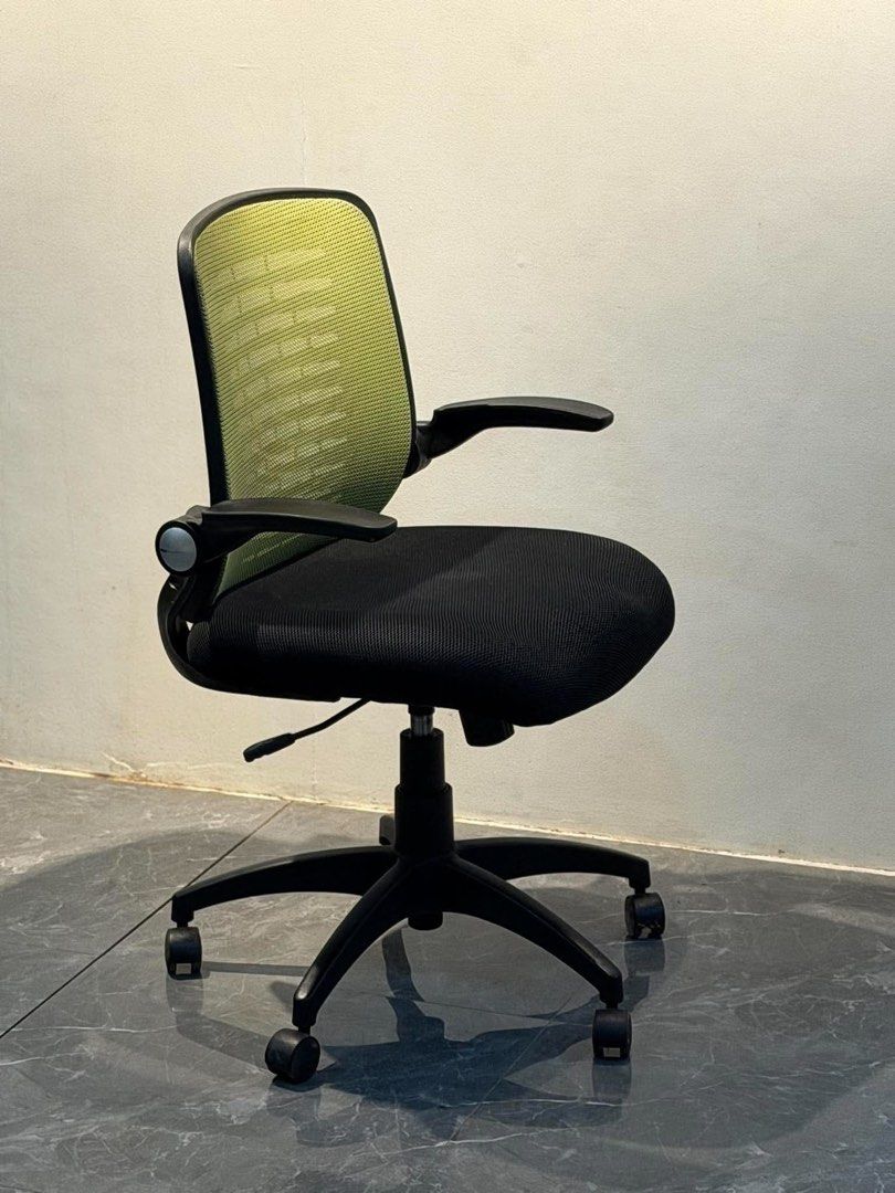 Office Chair Mesh Back Black Green (Category: Office Furniture & Fixtures) located in Manila. Submitted by bacsaljose40805 (Listing ID 1466022728, Image 2). Description: 🪑 OFFICE MESH CHAIR – FOR SALE Preloved Office Chair / Computer Chair ✔️ Mesh backrest – breathable & comfortable ✔️ Cushioned fabric seat ✔️ Adjustable height ✔️ With armrests adjustable ✔️ 5-star base with caster wheels ✔️ Swivel type ✔️ Clean and ready to use ✔️ Perfect for o