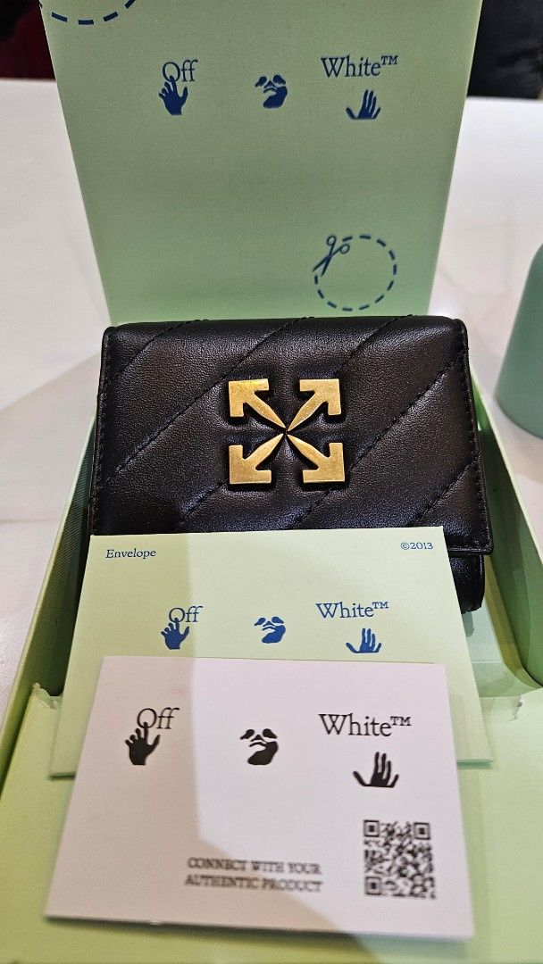 Off-White Quilted Leather Trifold Wallet (Category: Luxury Bags & Wallets) located in Pasig City. Submitted by krist1na092 (Listing ID 1466094053, Image 2). Description: Brand New Off-White Arrow Plaque Quilted Trifold Wallet Black | Box + Certilogo Details: • Brand: Off-White™ • Style: Arrow Plaque / Quilted Trifold Wallet • Color: Black • Gold-tone Arrow hardware • Quilted leather exterior • Multiple card slots • Zip compartment • Made in Italy