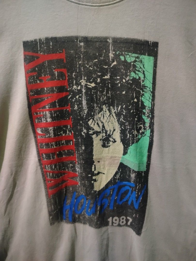 Old Navy Active Whitney Houston 1987 Graphic Tee (Category: Tshirts & Polo Shirts ) located in Palo. Submitted by ubnathrifteez (Listing ID 1466077091, Image 2). Description: DIMES ; L27W22 CONDITION ; LIKE NEW COLOR RATE ; 10/10 ISSUE ; NONE.