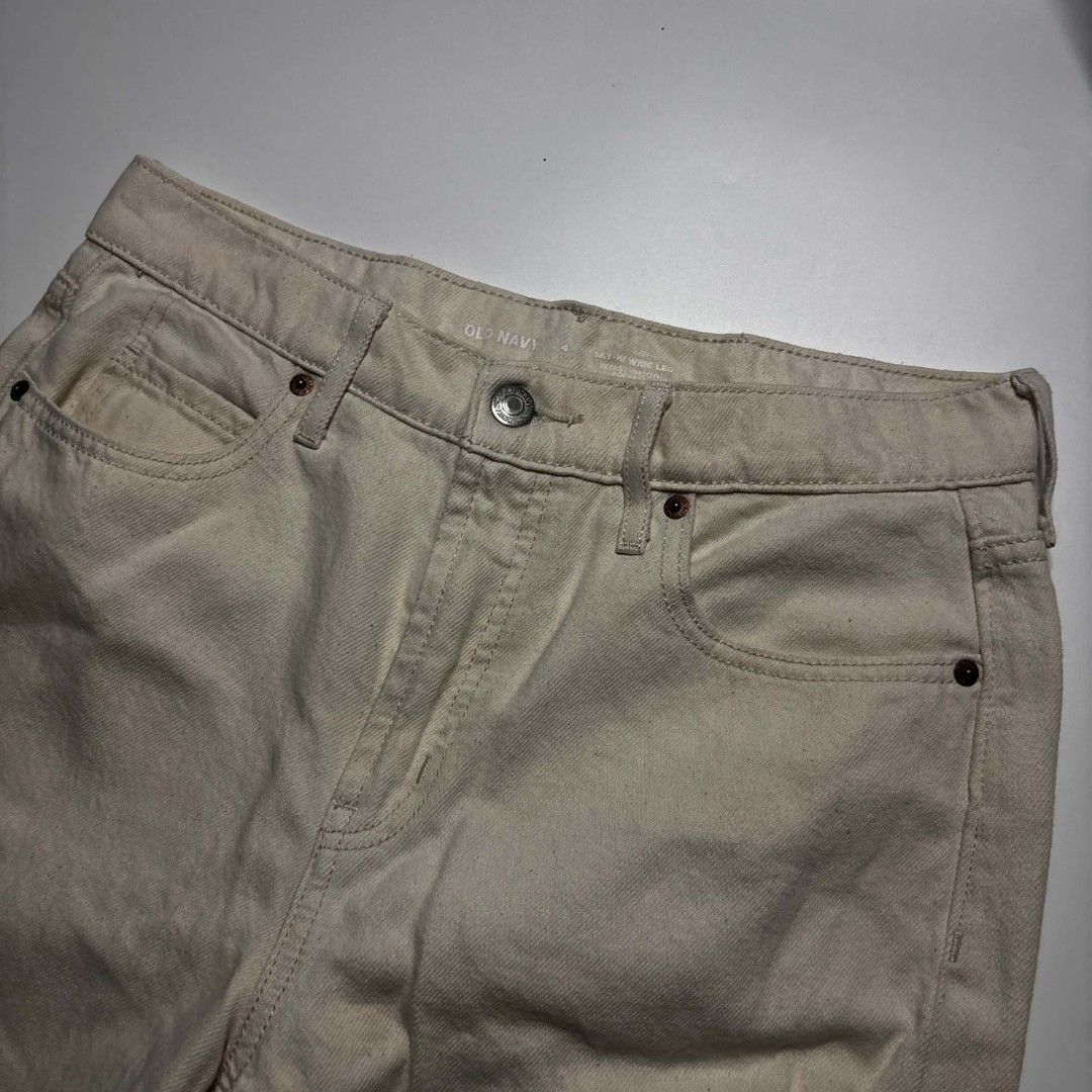 OLD NAVY Cargo Baggy Pants (Category: Jeans) located in San Pablo. Submitted by refitsph (Listing ID 1466002841, Image 3). Description: - Waist: 30 - Length: 42 - Leg Opening: 10 - Rise: 11.5 - Hem: 11.5 - Legit / Authentic - Flawless - Already Washed and Ready to Wear W15 L42 H11.5 R11.5 LO10 ‎.