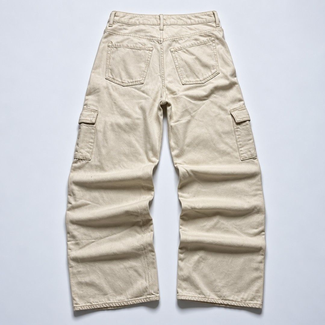 OLD NAVY Cargo Baggy Pants (Category: Jeans) located in San Pablo. Submitted by refitsph (Listing ID 1466002841, Image 2). Description: - Waist: 30 - Length: 42 - Leg Opening: 10 - Rise: 11.5 - Hem: 11.5 - Legit / Authentic - Flawless - Already Washed and Ready to Wear W15 L42 H11.5 R11.5 LO10 ‎.