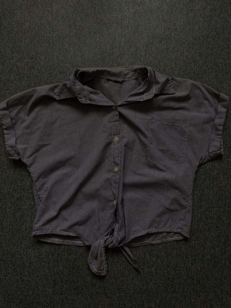 old navy cropped top (Category: Blouses) located in Rizal. Submitted by wornbyparis (Listing ID 1466029267, Image 2). Description: .