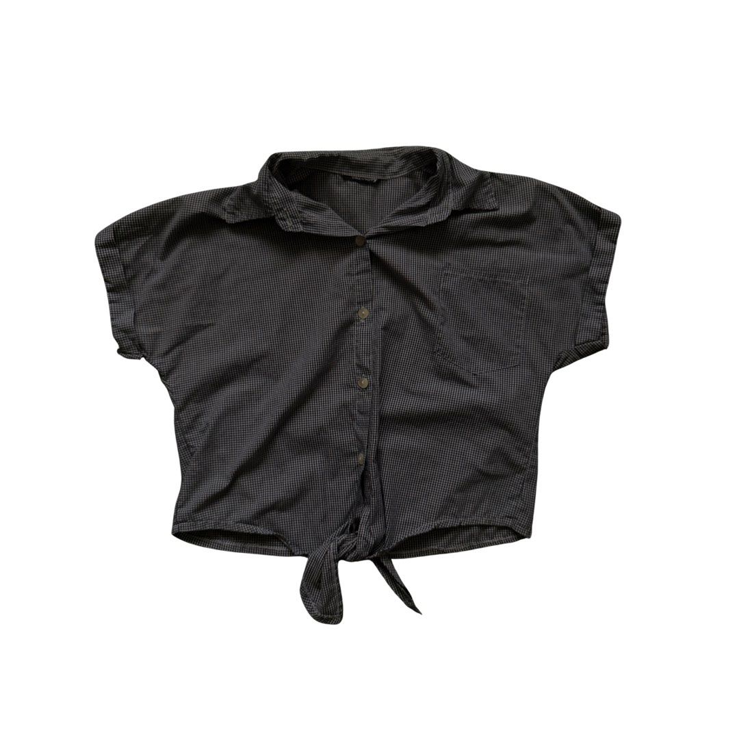 old navy cropped top (Category: Blouses) located in Rizal. Submitted by wornbyparis (Listing ID 1466029267, Image 1). Description: .
