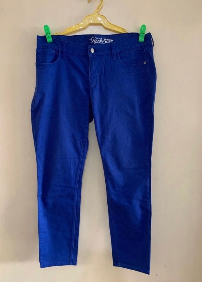 Old Navy Jeans Unisex (Category: Jeans) located in Valenzuela. Submitted by clickandshoppreloved (Listing ID 1466012005, Image 1). Description: Old Navy Jeans Unisex Onhand, Original (12 size Ontag) Waist : 32in Height: 35 Color : Blue (Excellent Condition, Good As New).