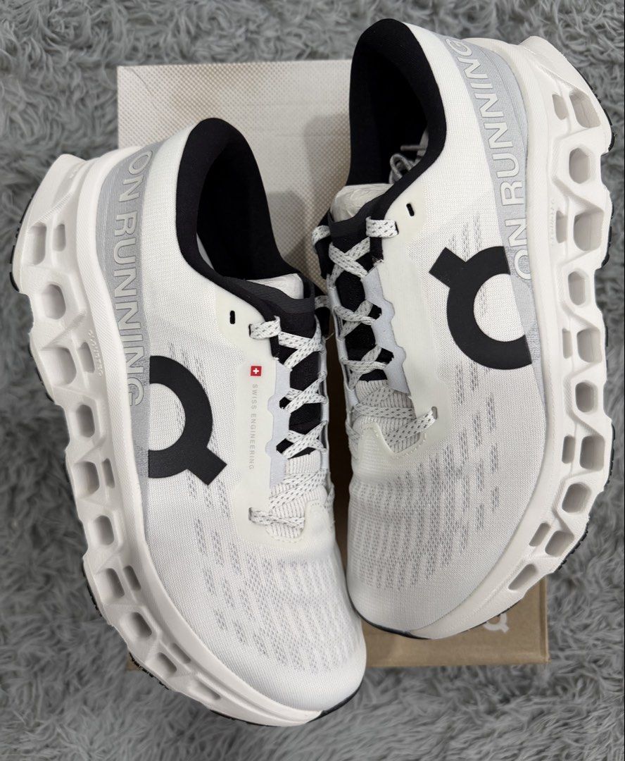 On Clousmonster 3 White (Category: Sneakers) located in Quezon City. Submitted by shoeplug.ph (Listing ID 1466097995, Image 1). Description: On Clousmonster 3 White size 9us W (8us M) / 26cm brandnew / complete ₱7,500.