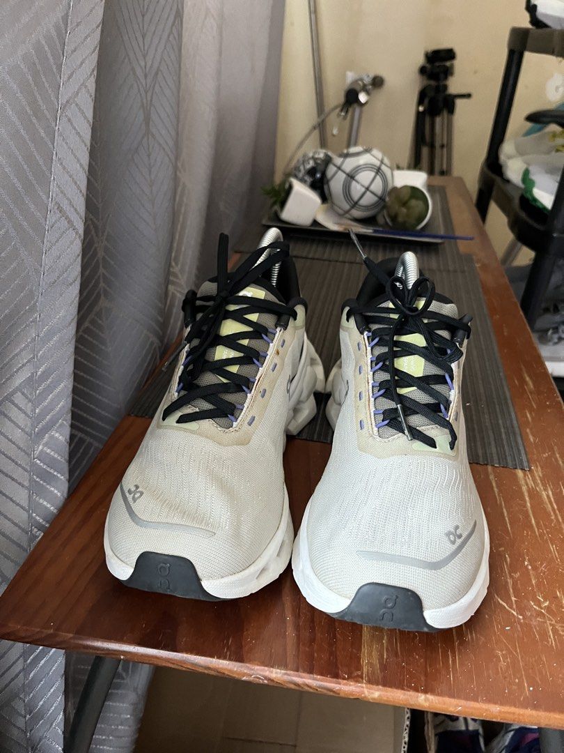 On Running Cloudspark Ice Grove (Category: Sneakers) located in Las Pinas. Submitted by deepsouthe (Listing ID 1465966514, Image 3). Description: On Running Cloudspark Ice Grove W9.5, M8.5, r7.5uk, 41eu, 26.5cm Well used yet in VG condition No issues Legit pair Php3,150 plus sf Las Pinas area.