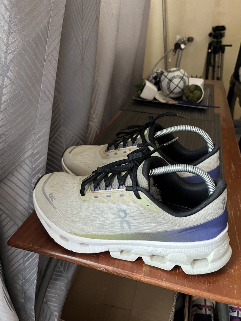 On Running Cloudspark Ice Grove (Category: Sneakers) located in Las Pinas. Submitted by deepsouthe (Listing ID 1465966514, Image 2). Description: On Running Cloudspark Ice Grove W9.5, M8.5, r7.5uk, 41eu, 26.5cm Well used yet in VG condition No issues Legit pair Php3,150 plus sf Las Pinas area.