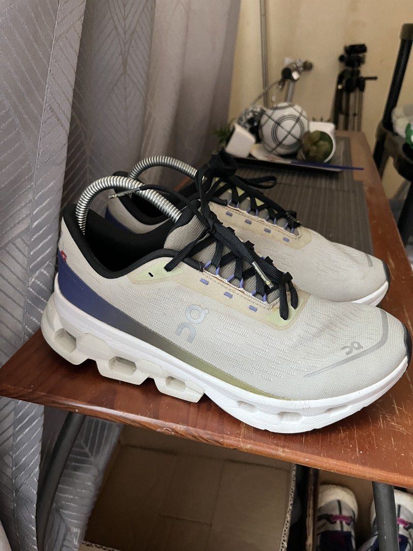On Running Cloudspark Ice Grove (Category: Sneakers) located in Las Pinas. Submitted by deepsouthe (Listing ID 1465966514, Image 1). Description: On Running Cloudspark Ice Grove W9.5, M8.5, r7.5uk, 41eu, 26.5cm Well used yet in VG condition No issues Legit pair Php3,150 plus sf Las Pinas area.
