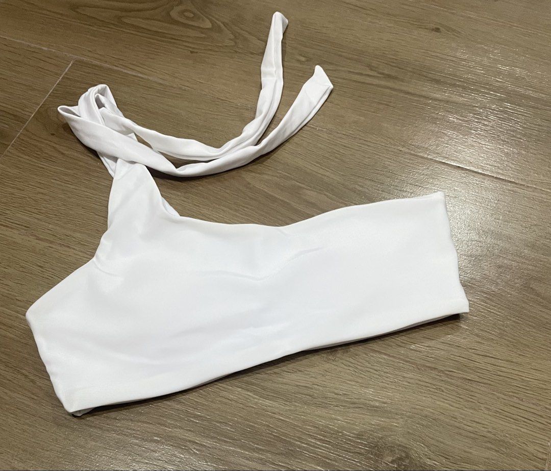 One Shoulder Knot Swimsuit Size Medium (Category: Bikinis & Swimsuits) located in Bulacan. Submitted by ladyjagged (Listing ID 1465983897, Image 3). Description: Used once - Fits 34B Available in Black and White 120 each Perfect for casual with blazer or beach trips pair with beach shorts or skirt. .
